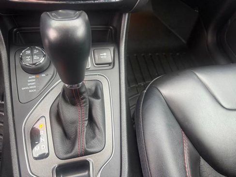 Used 2022 Jeep Cherokee Trailhawk image 26