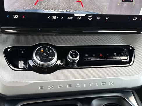 Used 2025 Ford Expedition Active RWD image 23