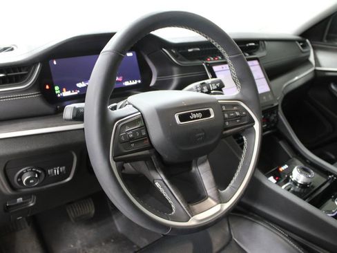 Used 2023 Jeep Grand Cherokee L Limited w/ Luxury Tech Group II AWD/4WD image 17