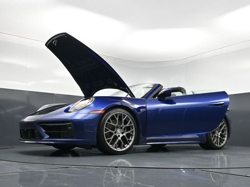 Certified 2024 Porsche 911 Targa 4S w/ Premium Package AWD/4WD image 30