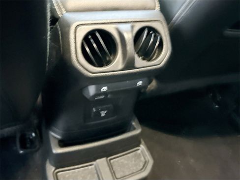 Used 2021 Jeep Wrangler Unlimited Sahara image 28