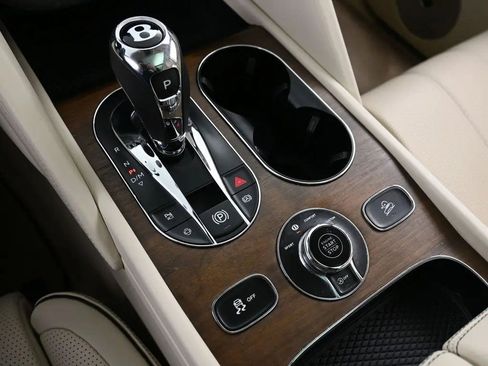 Certified 2024 Bentley Bentayga AWD/4WD image 24