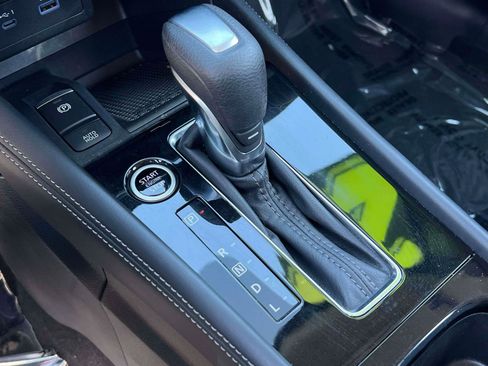 Used 2023 Nissan Kicks SR w/ SR Premium Package FWD image 12