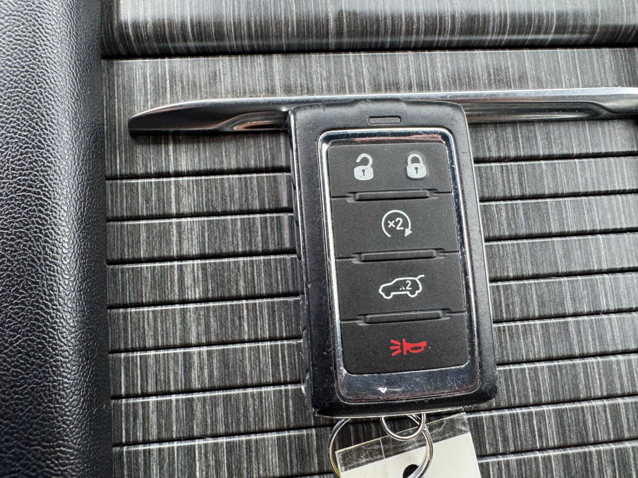Used 2024 Jeep Wagoneer L Series II AWD/4WD image 37