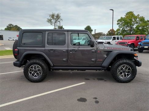 Used 2024 Jeep Wrangler Unlimited Rubicon w/ Technology Group image 3