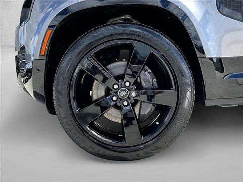 Used 2024 Land Rover Defender 110 SE image 10