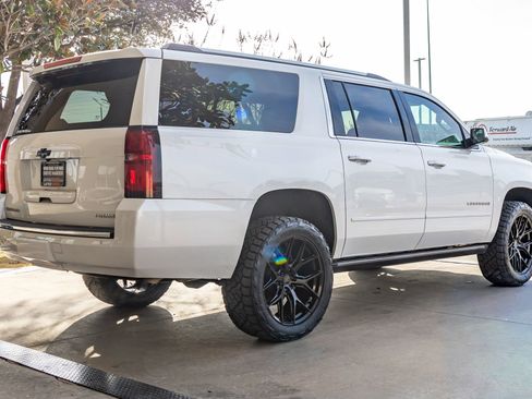 Used 2020 Chevrolet Suburban Premier image 10