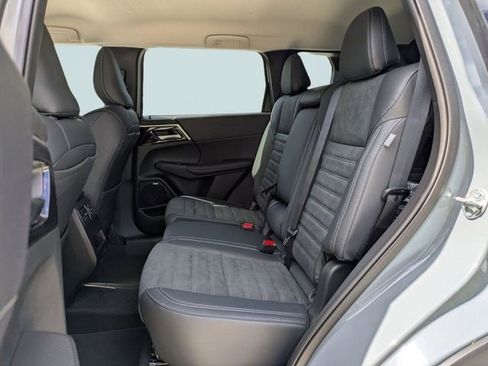 New 2026 Mitsubishi Outlander SE FWD image 15