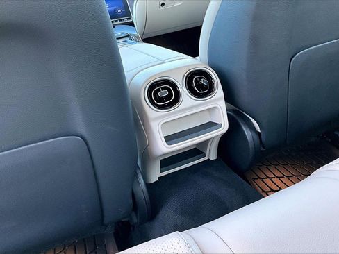 Used 2022 Mercedes-Benz C 300 4MATIC Sedan image 33