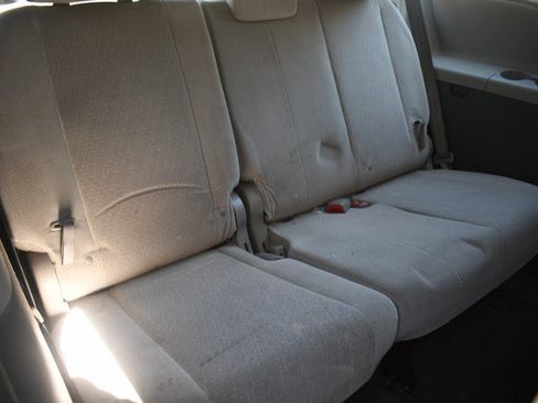 Used 2015 Toyota Sienna LE FWD image 29