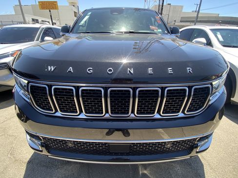 Used 2024 Jeep Wagoneer L Series II w/ Flexible Seating Group AWD/4WD image 3
