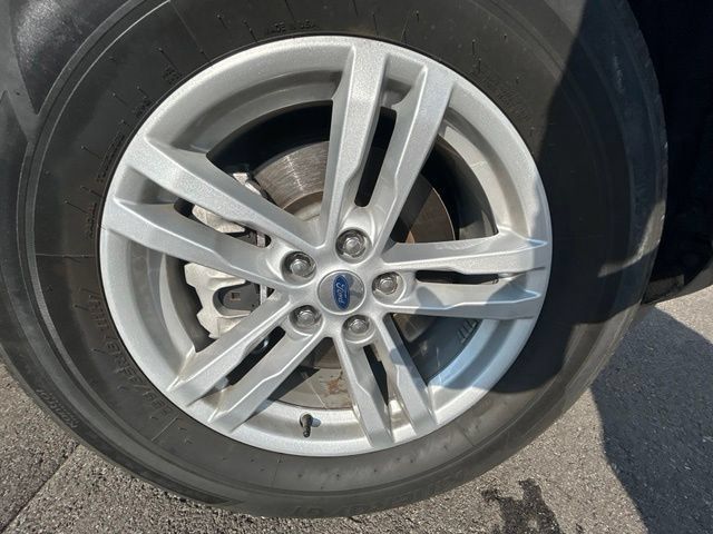 Used 2023 Ford Explorer XLT AWD/4WD image 18