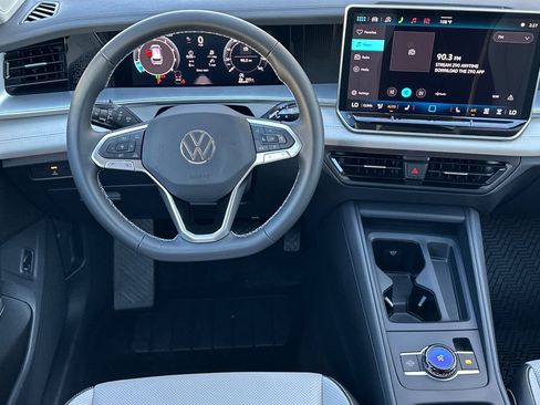 New 2026 Volkswagen Tiguan SE image 12