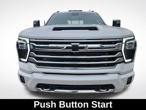 Used 2024 Chevrolet Silverado 2500 High Country w/ Technology Package AWD/4WD image 9