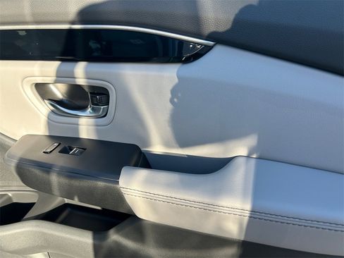 New 2025 Honda Pilot Touring image 18