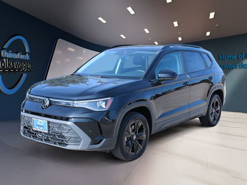 New 2026 Volkswagen Taos SE FWD image 8