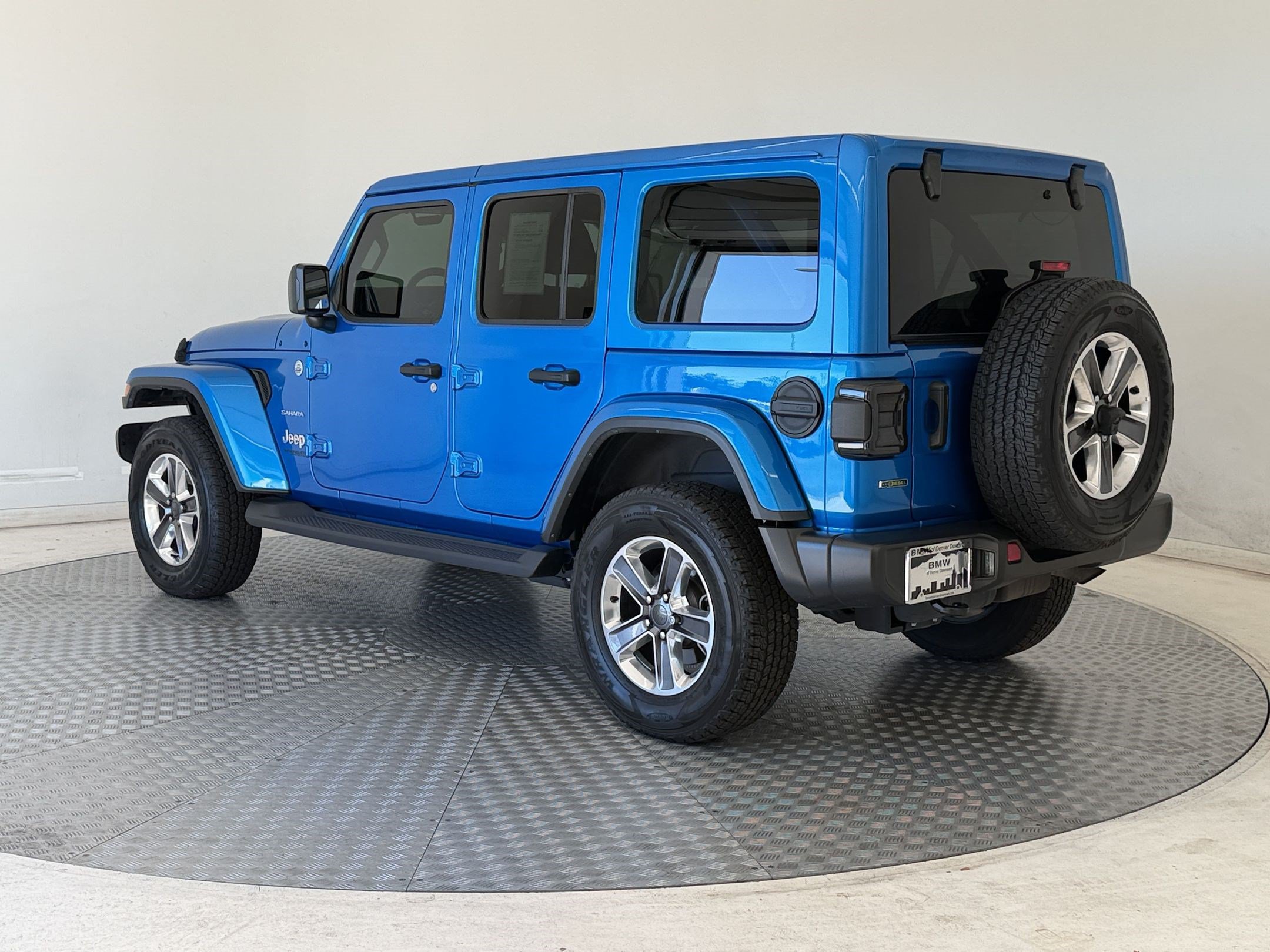 Used 2021 Jeep Wrangler Unlimited Sahara AWD/4WD image 3
