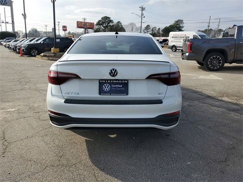 Certified 2023 Volkswagen Jetta SE image 5