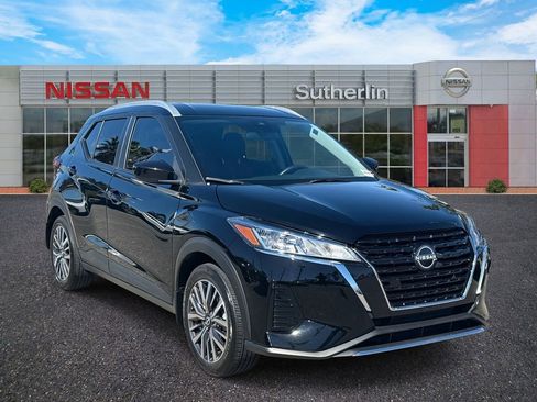 Used 2024 Nissan Kicks SV image 1