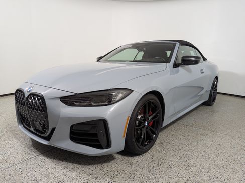 Used 2022 BMW M440i Convertible RWD image 3