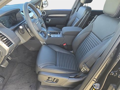 New 2026 Land Rover Discovery Limited Edition image 17