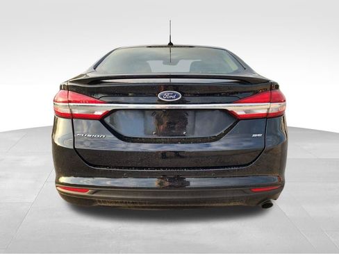 Used 2018 Ford Fusion SE w/ Equipment Group 201A image 7