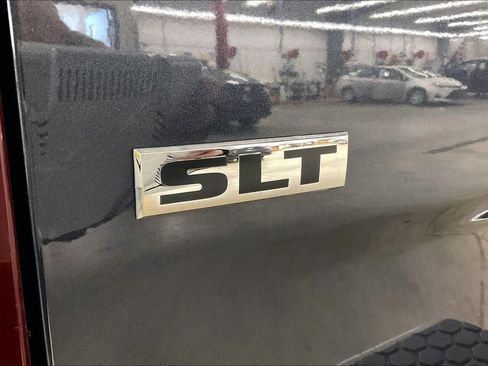 Used 2021 RAM 1500 Classic SLT AWD/4WD image 9
