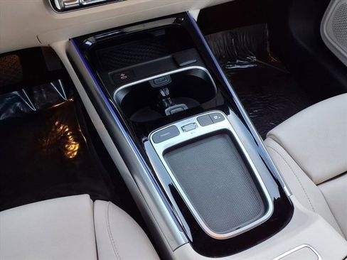 Used 2025 Mercedes-Benz GLA 250 4MATIC image 7