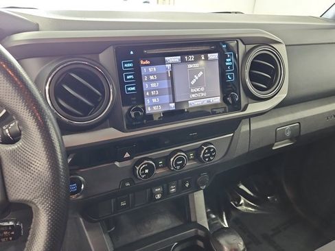 Used 2018 Toyota Tacoma TRD Sport image 25