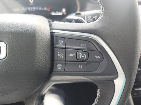 New 2025 Jeep Grand Cherokee Limited image 12