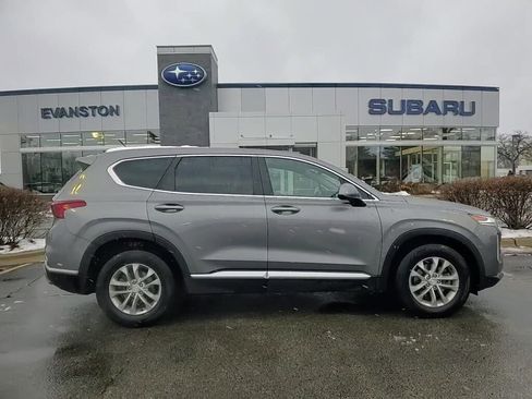 Used 2019 Hyundai Santa Fe SE image 2