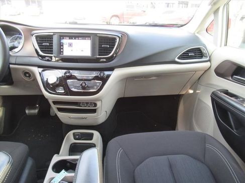 Used 2023 Chrysler Voyager LX FWD image 14