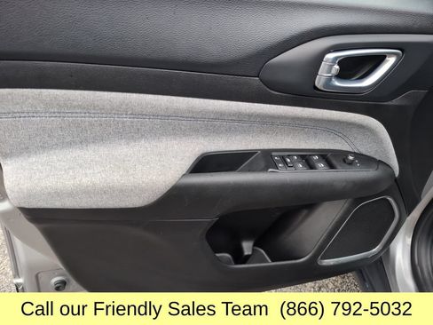 Used 2024 Jeep Compass Latitude AWD/4WD image 11