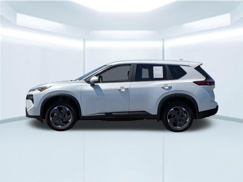 Used 2024 Nissan Rogue SV AWD/4WD image 2
