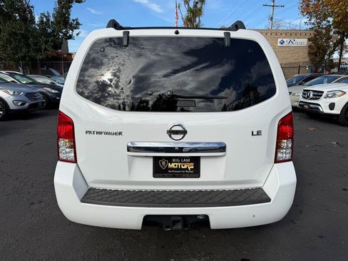 Used 2011 Nissan Pathfinder LE w/ Navigation Pkg image 6