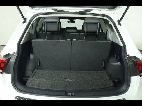 Used 2023 Volkswagen Tiguan SE w/ Panoramic Sunroof Package FWD image 13