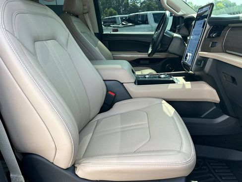 Used 2024 Ford Expedition Limited AWD/4WD image 14