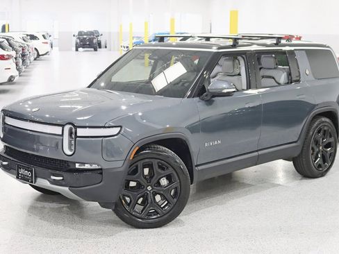 Used 2024 Rivian R1S Adventure image 7