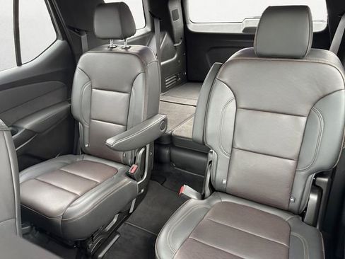 Used 2023 Chevrolet Traverse High Country image 13
