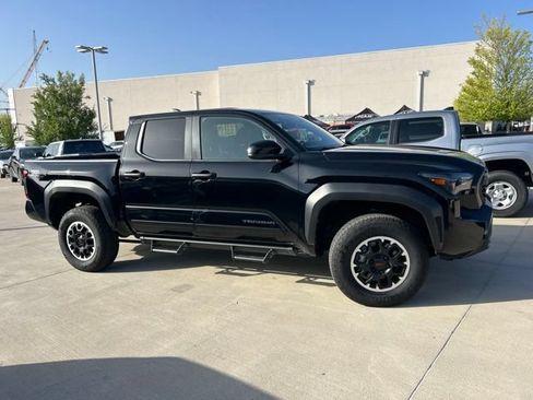 Certified 2024 Toyota Tacoma TRD Off-Road AWD/4WD image 2