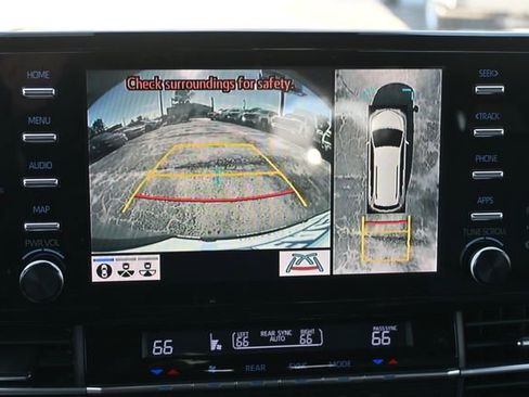 Used 2021 Toyota Sienna Platinum image 19