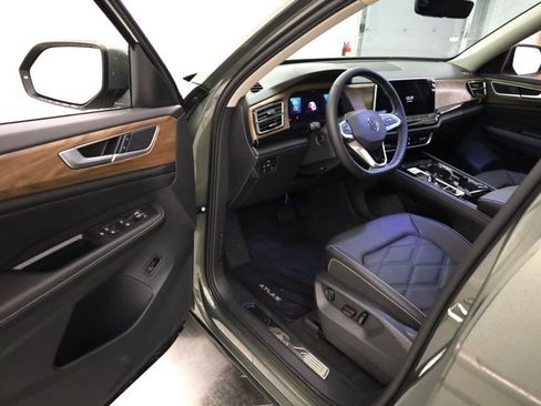 New 2026 Volkswagen Atlas SE image 9