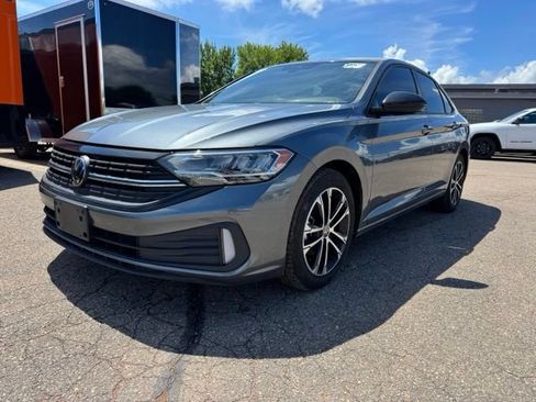 Used 2024 Volkswagen Jetta Sport FWD image 3