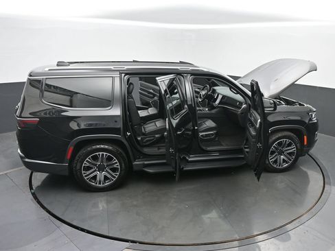 Used 2022 Jeep Wagoneer Series III w/ Flexible Seating Group AWD/4WD image 69