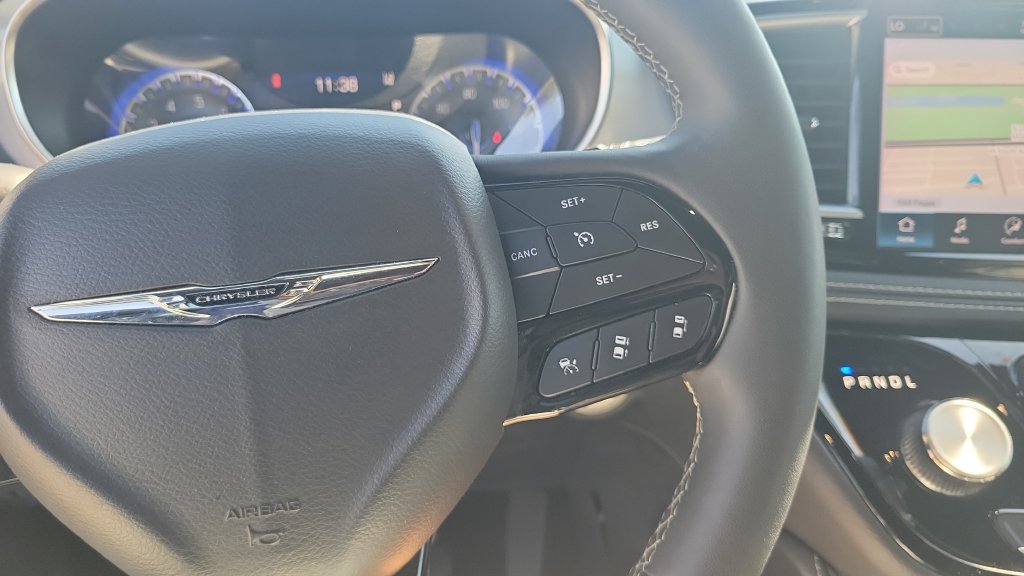 Used 2025 Chrysler Pacifica Limited FWD image 20
