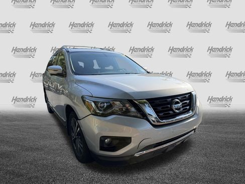 Used 2017 Nissan Pathfinder Platinum AWD/4WD image 2