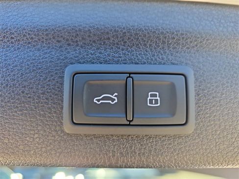 Certified 2025 Audi Q3 2.0T Premium image 13