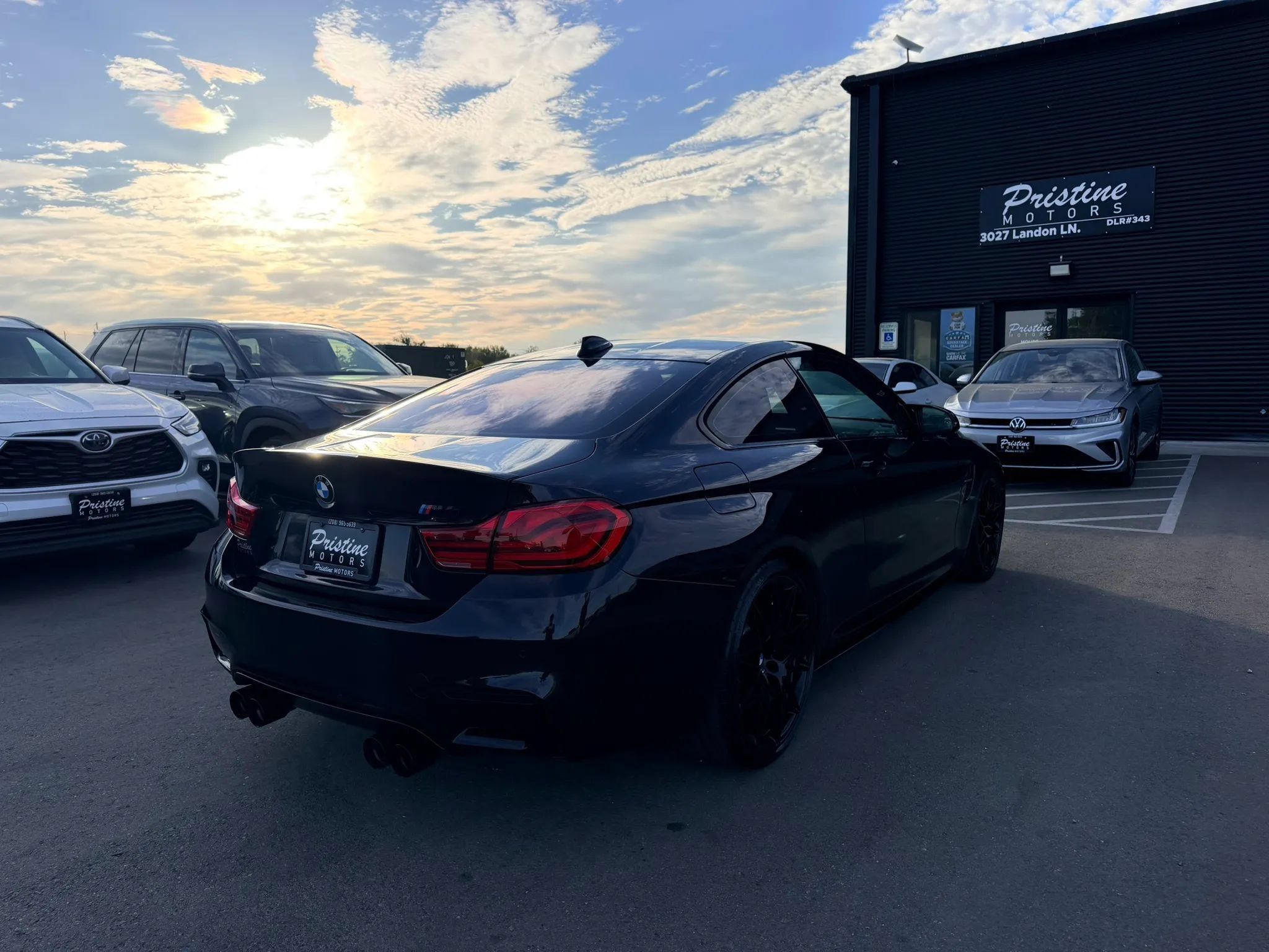 Used 2018 BMW M4 Coupe RWD image 4