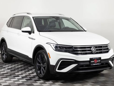 Used 2024 Volkswagen Tiguan SE AWD/4WD image 11
