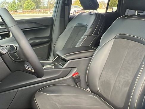 New 2025 Jeep Grand Cherokee Altitude image 16